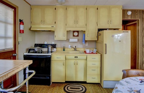 Jemez Springs Cabin | Tranquil 70's Retro Retreat with Family-Friendly Amenities
