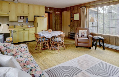 Jemez Springs Cabin | Tranquil 70's Retro Retreat with Family-Friendly Amenities