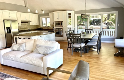 Summersea House | Tranquil Tree House with Ocean View & Pool - 10/10 Rated
