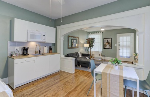 Midtown Apartment | Stylish Classic Apartment in Midtown - Guest Rated 10/10