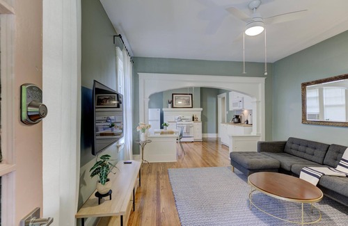 Midtown Apartment | Stylish Classic Apartment in Midtown - Guest Rated 10/10