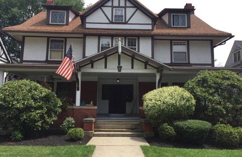 Warren Apartment | Tranquil Apartment in Historic Town with Ocean View & Spa
