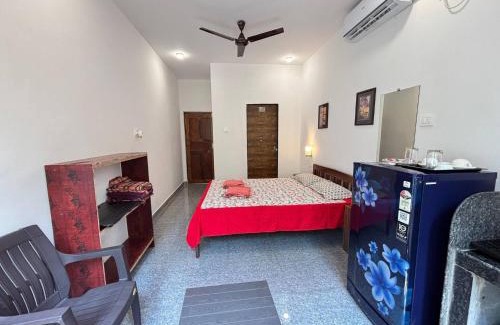 Arambol Apartment | Serene Arambol Retreat - Private Studio with Garden View