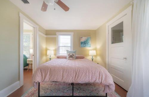 Seminole Heights House | Cozy Beach Bungalow with Screened Porch & Pet-Friendly Amenities