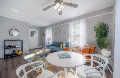 Seminole Heights House | Cozy Beach Bungalow with Screened Porch & Pet-Friendly Amenities