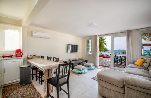 De Bruynewijk Hotel | Beachfront Retreat: Serene by the Sea with Ocean Views
