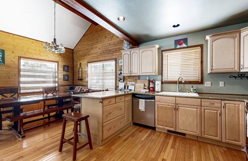 Serene Lakes Cabin | Serene cabin: cozy, dog-friendly retreat w/modern amenities & rustic charm