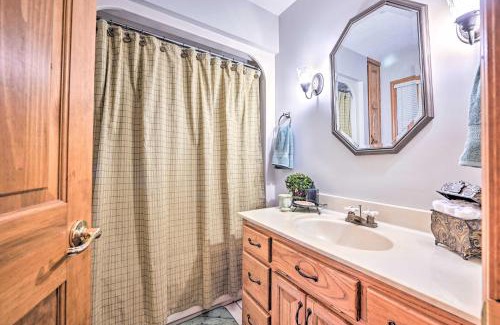 Fayetteville House | Tranquil Riverfront Cabin with Family-Friendly Amenities