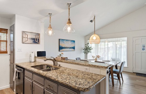 Gun Barrel City House | Tranquil Cedar Creek Lake Home with Firepit & Kayaking