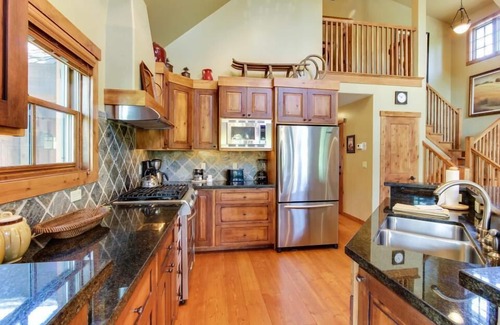 Tamarack Ski Chalet | Chalet Charmant 3BR with Pool and Spa at Tamarack Resort