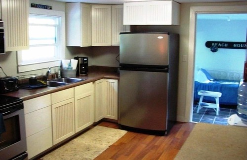 South Haven Cottage | Relaxing Dune Cottage with Lake Michigan Views & Breakfast
