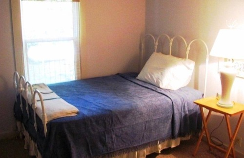 South Haven Cottage | Relaxing Dune Cottage with Lake Michigan Views & Breakfast