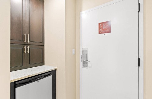 Sandestin Condo | Idyllic Condo Steps from the Ocean with Pool & Hot Tub