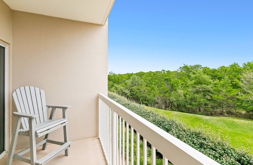 Sandestin Condo | Idyllic Condo Steps from the Ocean with Pool & Hot Tub
