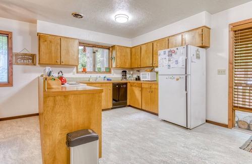 Rhododendron Cabin | Idyllic Riverfront Cottage with Firepit and Pool Access