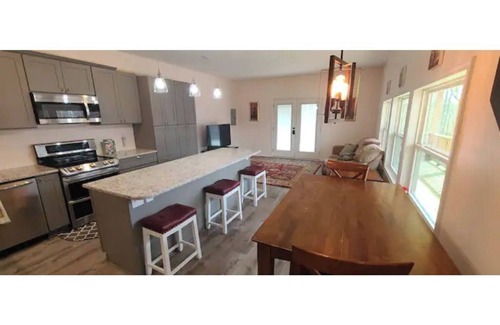 Franklinton Cottage | Idyllic Cottage Retreat with Huge Porch & Child-Friendly Amenities