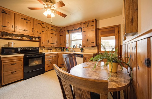 Fredericksburg House | Idyllic Country Retreat: 10/10 Guest Rated & Pet Friendly