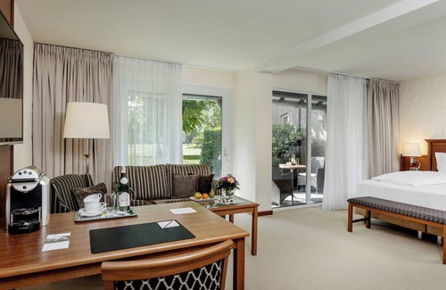 Ootmarsum Hotel | Serene Countryside Room Minutes from Galleries and Cafes - Near Huis Singraven