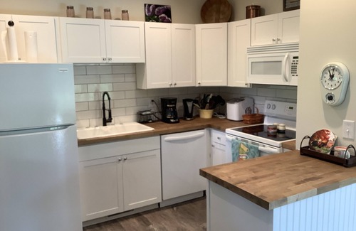 Centerville Cabin | Pet-Friendly Cabin in Middle Tennessee with Scenic Deck