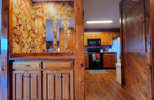 Sugar Mountain Condo | Warm Retreat with Jetted Tub & Fireplace Near Resort