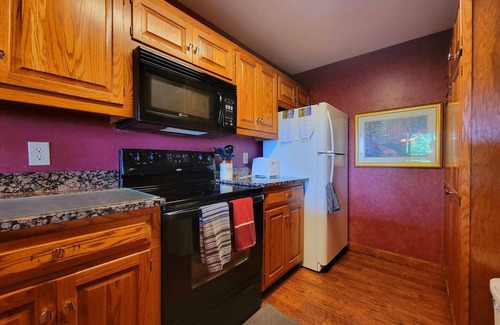 Sugar Mountain Condo | Warm Retreat with Jetted Tub & Fireplace Near Resort