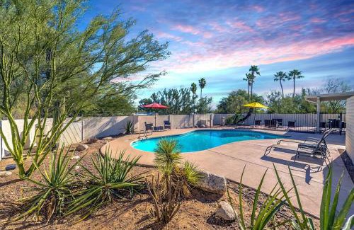 Tucson Apartment | Desert Oasis with Pool & Grill - Perfect for Families