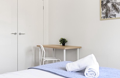 Panania House | Comfortable Double Room Near Stations & Shops with Kitchen