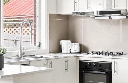 Panania House | Comfortable Double Room Near Stations & Shops with Kitchen