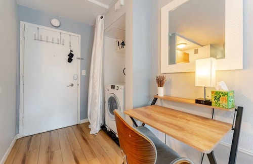 First Hill Condo | Explore Downtown Seattle: 1 BD with Kitchen & Accessibility