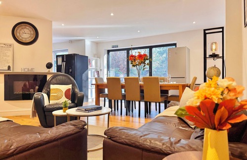 Barnhill Apartment | Cozy En-Suite Room Near Wembley Stadium with Breakfast