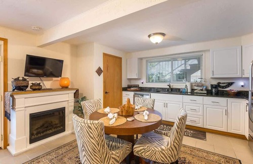 Sequim Apartment | Top-Rated Ramblin Rose: Cozy 2 BR Apartment in Sequim