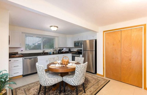 Sequim Apartment | Top-Rated Ramblin Rose: Cozy 2 BR Apartment in Sequim