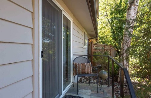 Sequim Apartment | Top-Rated Ramblin Rose: Cozy 2 BR Apartment in Sequim