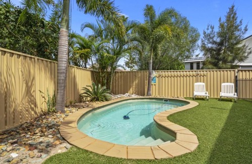 Woorim House | Ideal Family Retreat with Pool and Air Conditioning