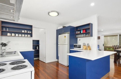 Woorim House | Ideal Family Retreat with Pool and Air Conditioning