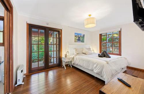 Central Tilba House | Serene Farm Stay, Modern 3BD, Central Tilba near Mystery Bay! Pets OK