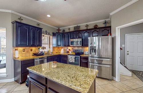 Blessing House | Relaxing Farm Stay with Pool, Spa & Scenic Porch