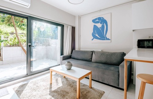 Tophane Apartment | Serene Flat with Backyard 8 min to Galataport