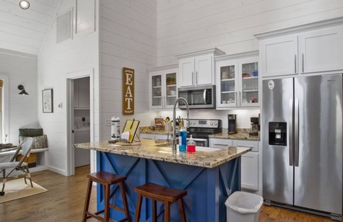 Broken Bow House | Relaxing Forest Cabin Retreat with Hot Tub & Spa Amenities