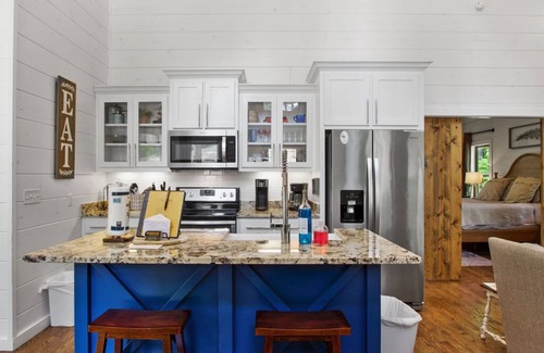 Broken Bow House | Relaxing Forest Cabin Retreat with Hot Tub & Spa Amenities