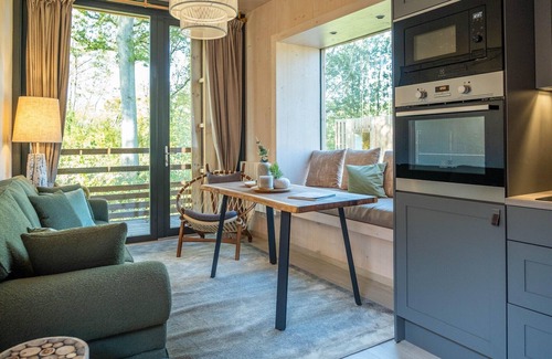 Maubray Cottage | Serene Forest Getaway