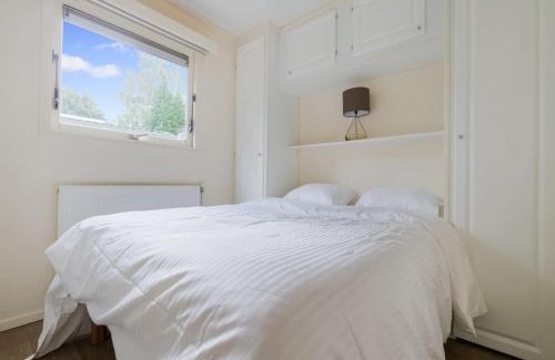 Putte Ski Chalet | Serene Forest Stay with Comfort, cleaning included
