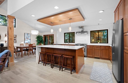 Lake Grove House | Pet-Friendly Garden Home in Lake Oswego with Pool Access