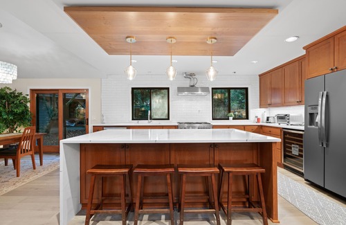 Lake Grove House | Pet-Friendly Garden Home in Lake Oswego with Pool Access