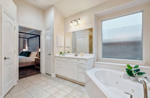 Lake Houston House | Relaxing Retreat with Pool, Hot Tub & Modern Amenities