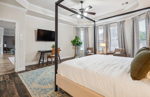 Lake Houston House | Relaxing Retreat with Pool, Hot Tub & Modern Amenities