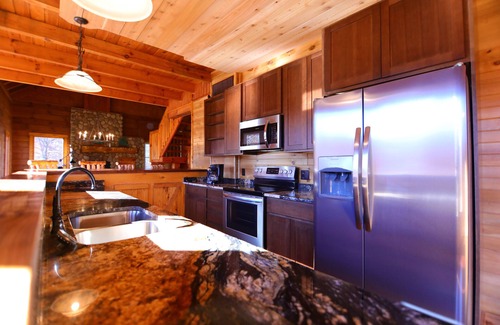 Logan Cabin | Tranquil Log Cabin Retreat in Hocking Hills Near Attractions