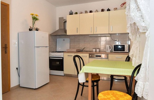 Iz House | Serene Holiday Home in Veli Iž with Fenced Garden