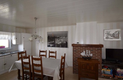 Grote-Brogel House | Ideal Holiday Home in Peer with Breakfast & Child-Friendly Amenities