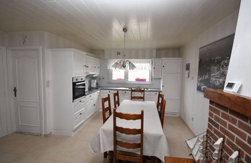 Grote-Brogel House | Ideal Holiday Home in Peer with Breakfast & Child-Friendly Amenities
